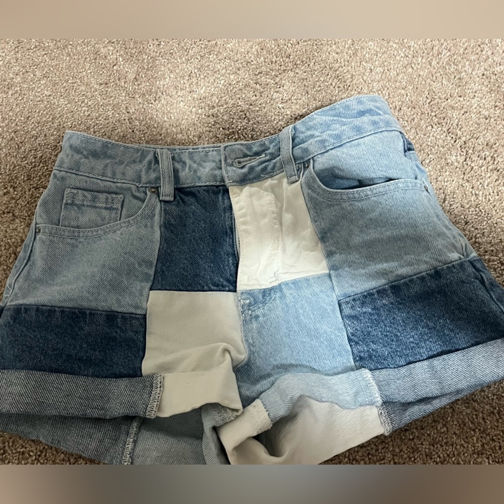 Patterned jean shorts